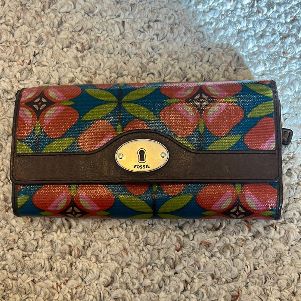 Vintage Fossil wallet new never worn with plastic tag!! Key-per collection!